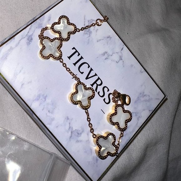 Neiman TICVRSS 18K Gold Plated  Four Leaf Clover Bracelet in White - Picture 1 of 5